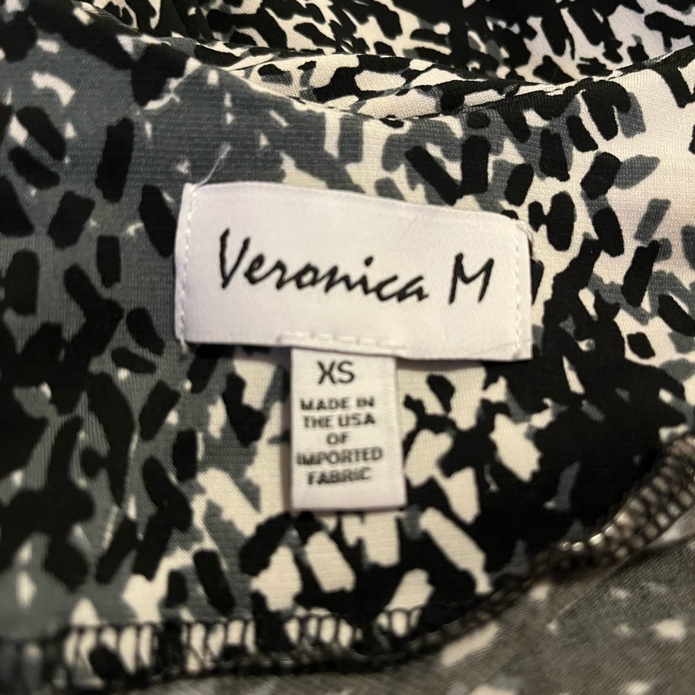 Veronica M Black and White Patterned Jumpsuit. XS - Picture 3 of 3